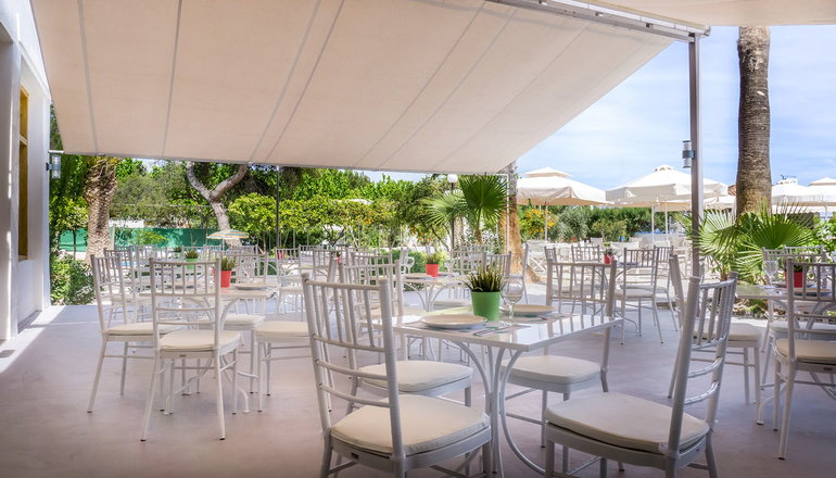 4* The Grove Seaside Hotel
