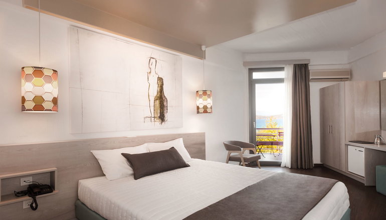 4* The Grove Seaside Hotel