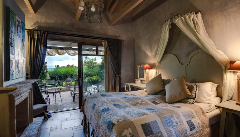 6 Keys Hotel
