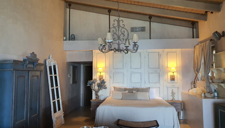 6 Keys Hotel