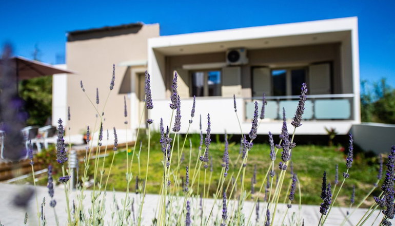 Bounatsa Studios & Apartments