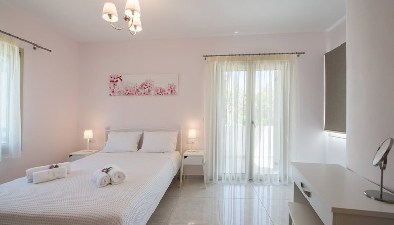 Bounatsa Studios & Apartments