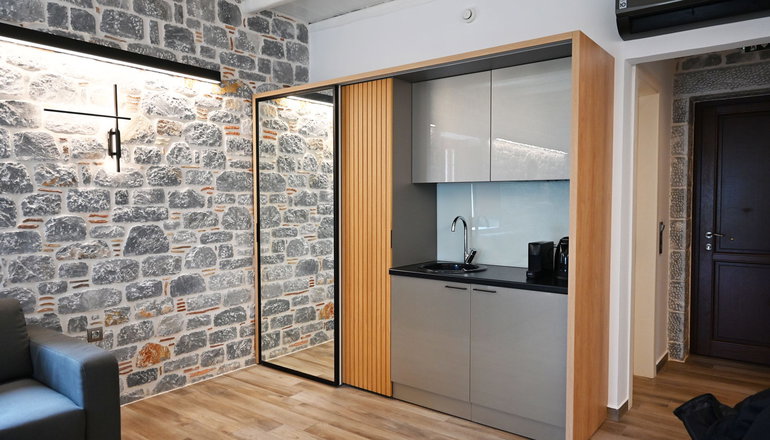 4* Manifest Hotel
