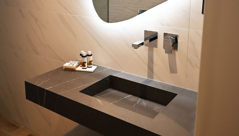 4* Manifest Hotel