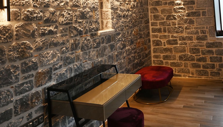4* Manifest Hotel