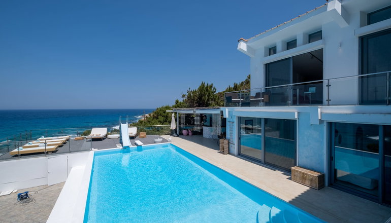 Icarus Luxury Beachfront Villa - Γιαλισκάρι, Ικαρία