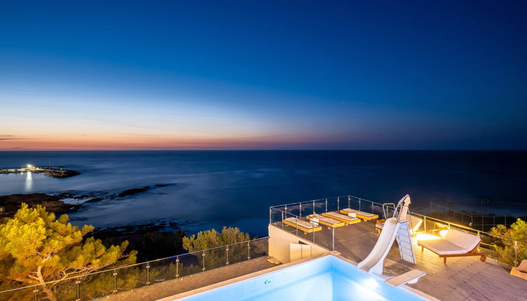 Icarus Luxury Beachfront Villa - Γιαλισκάρι, Ικαρία