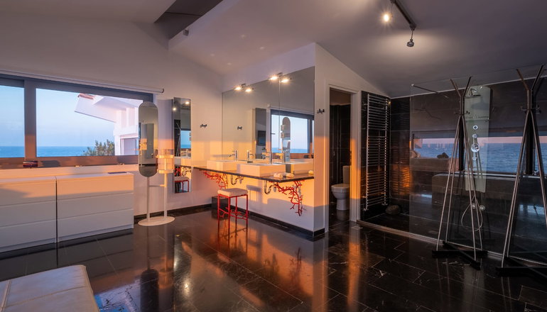 Icarus Luxury Beachfront Villa - Γιαλισκάρι, Ικαρία