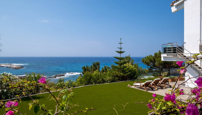 Icarus Luxury Beachfront Villa - Γιαλισκάρι, Ικαρία