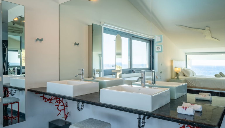 Icarus Luxury Beachfront Villa - Γιαλισκάρι, Ικαρία