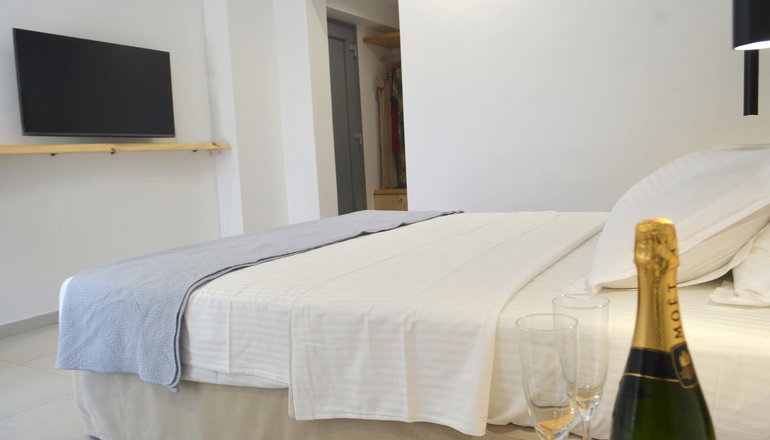 Melagrana Apartments Milos
