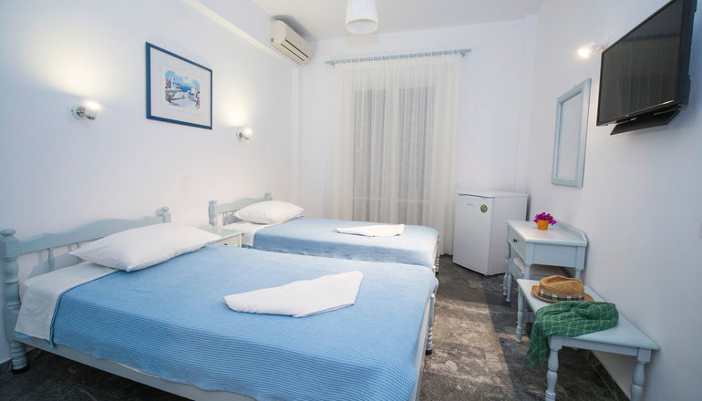 Karanasos Hotel - Μπατσί, Άνδρος