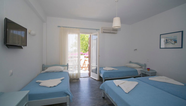 Karanasos Hotel - Μπατσί, Άνδρος