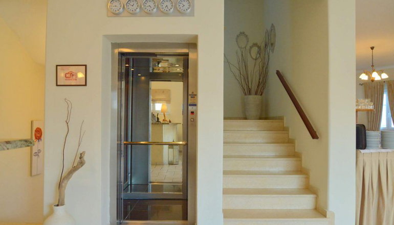 Ostria Hotel
