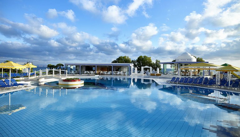 5* Serita Beach Hotel