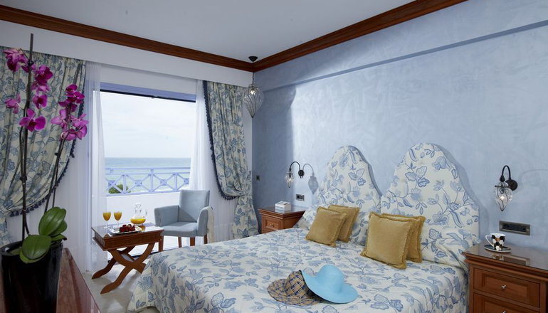 5* Serita Beach Hotel