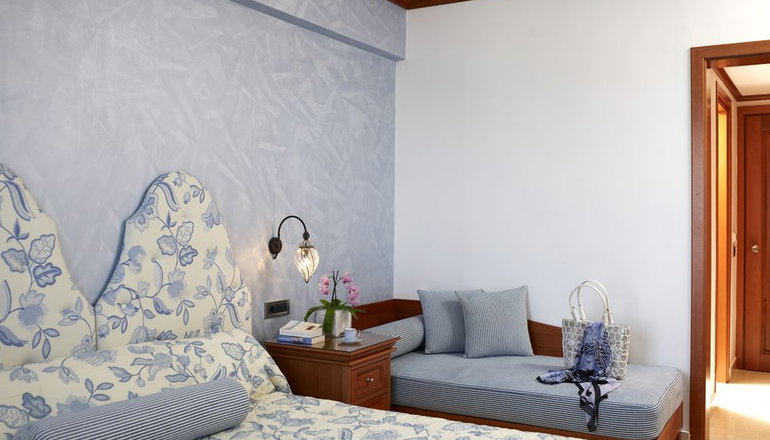 5* Serita Beach Hotel