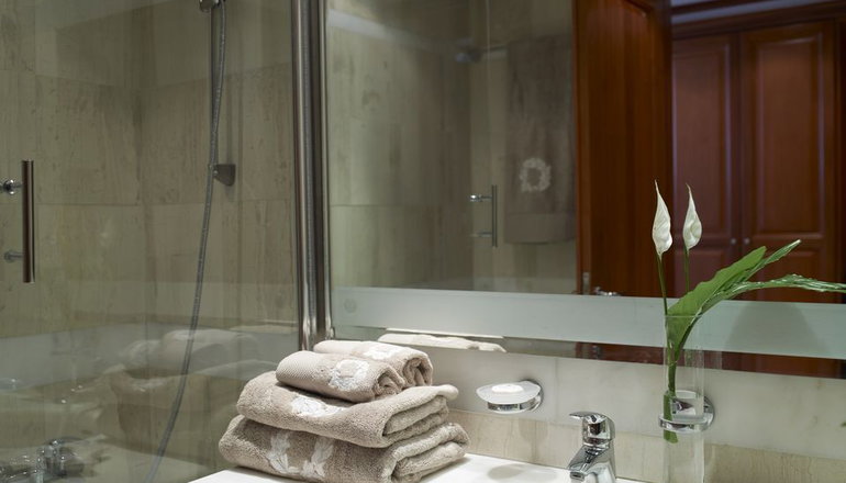 5* Serita Beach Hotel
