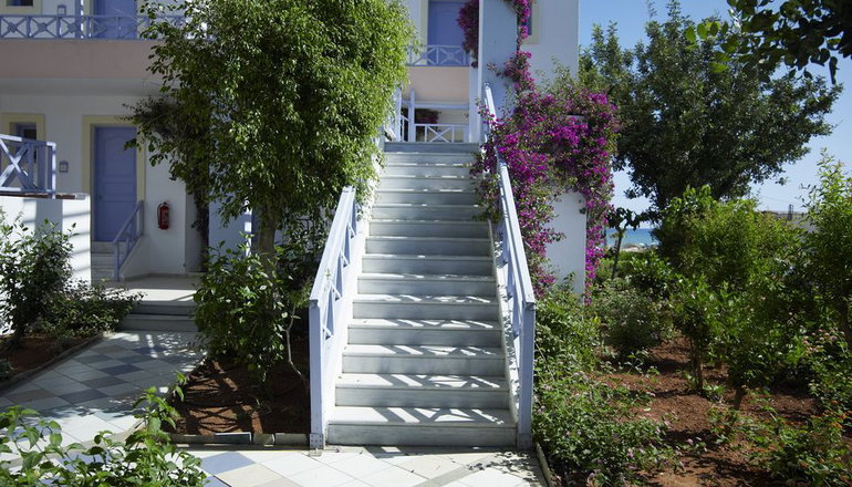 5* Serita Beach Hotel