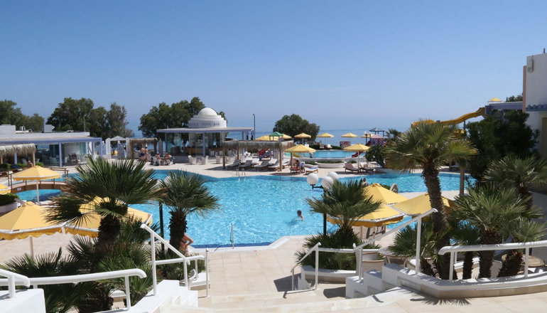 5* Serita Beach Hotel