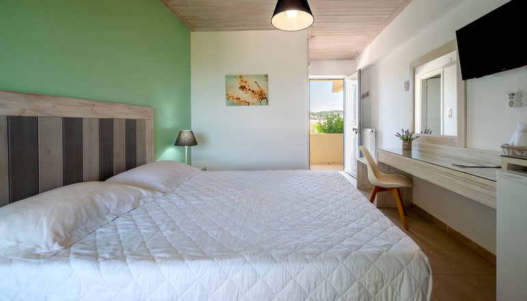 Leonidas Resort