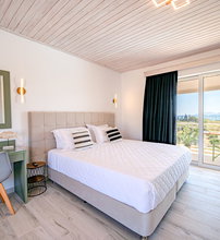 Leonidas Resort