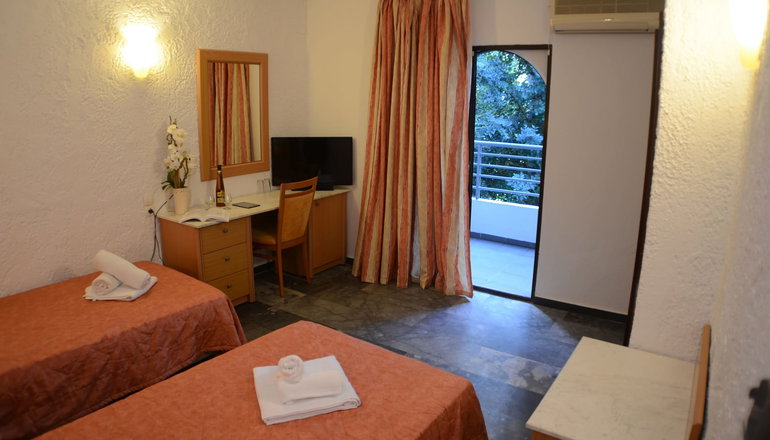 Karteros Hotel