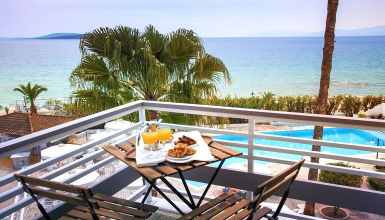 Eden Beach Plaka Hotel