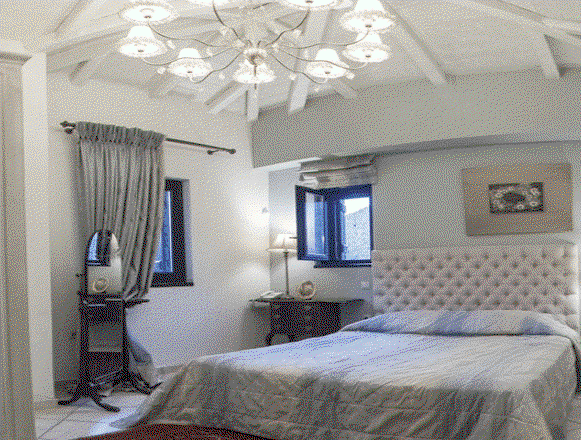 Ostra Menalon Luxury Suites