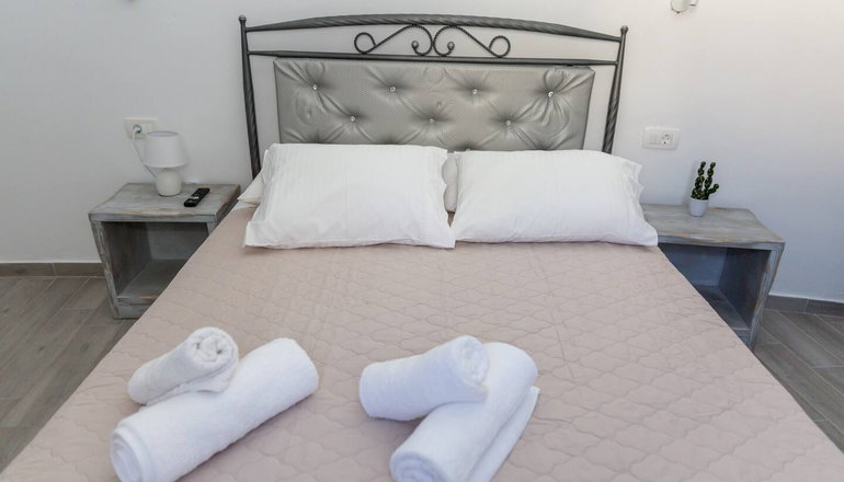 Santorita Suites