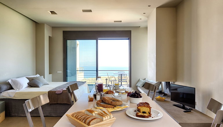 Euphoria Studios - Πλάτωμα, Μάνη