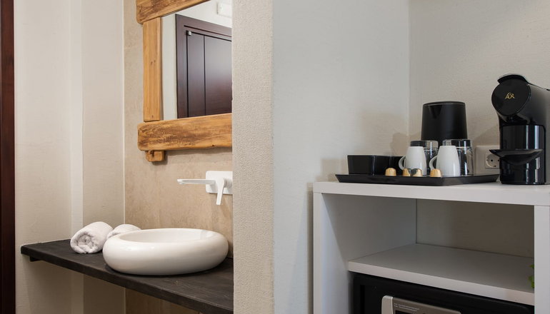 5* The Noverian Bios Santorini Vegan Vegetarian Boutique Hotel - Φηρά, Σαντορίνη
