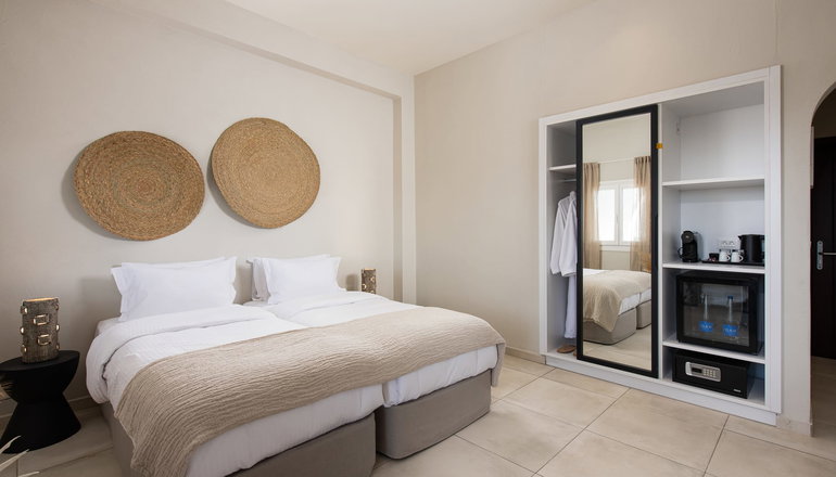 5* The Noverian Bios Santorini Vegan Vegetarian Boutique Hotel - Φηρά, Σαντορίνη
