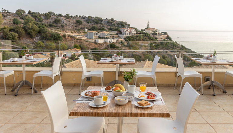 5* Louis Apostolata Island Resort