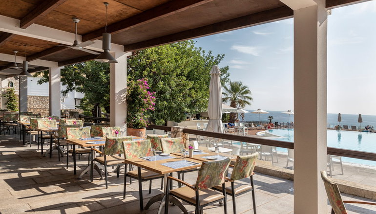 5* Louis Apostolata Island Resort