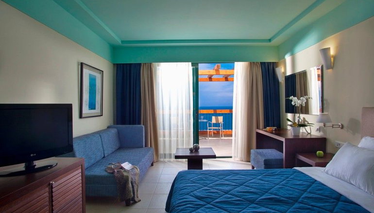 5* Louis Apostolata Island Resort