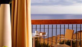 5* Louis Apostolata Island Resort
