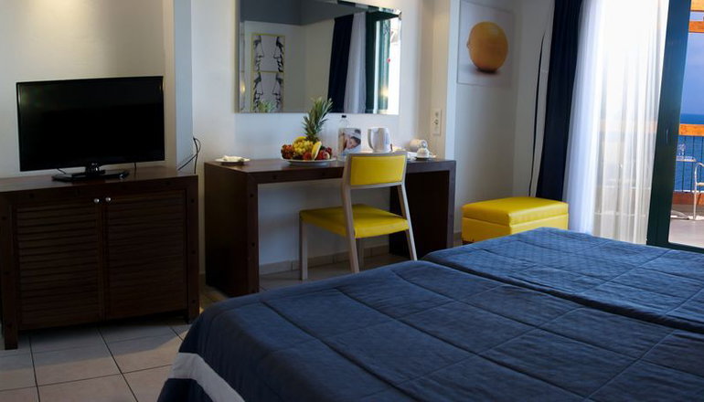 5* Louis Apostolata Island Resort