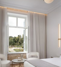 4* La Divina