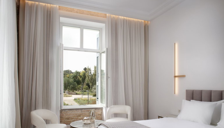 4* La Divina