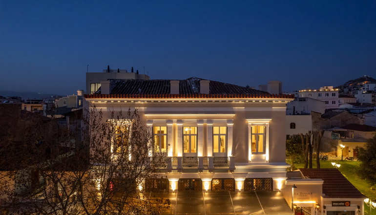 4* La Divina