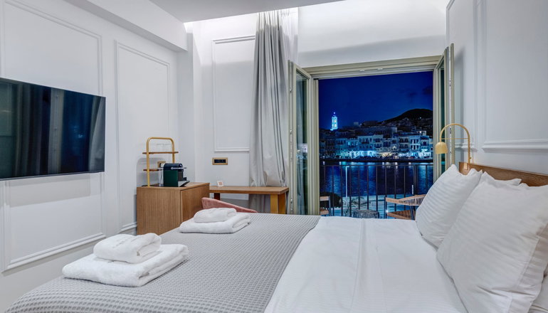 Eclectic Syros