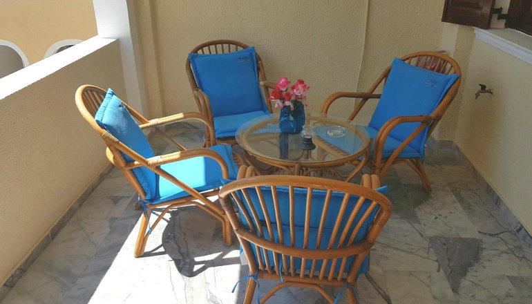 Ira Apartments - Καμάρι, Σαντορίνη