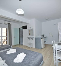 Ira Apartments - Καμάρι, Σαντορίνη