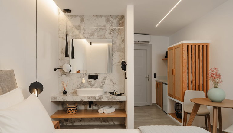 Phaistos Suites - Άγιος Προκόπιος, Νάξος