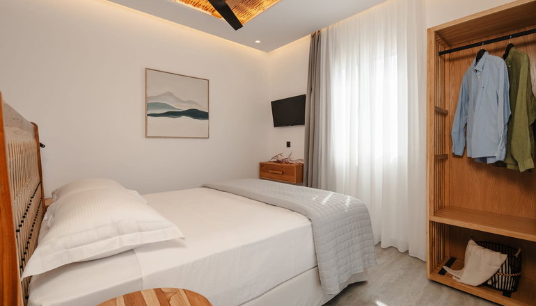 Phaistos Suites - Άγιος Προκόπιος, Νάξος