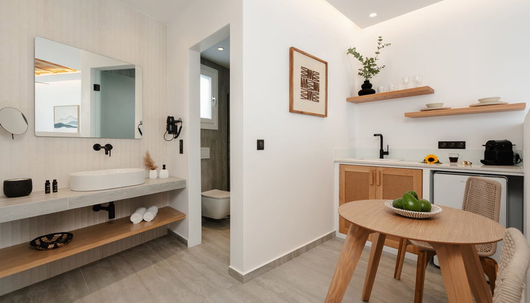 Phaistos Suites - Άγιος Προκόπιος, Νάξος