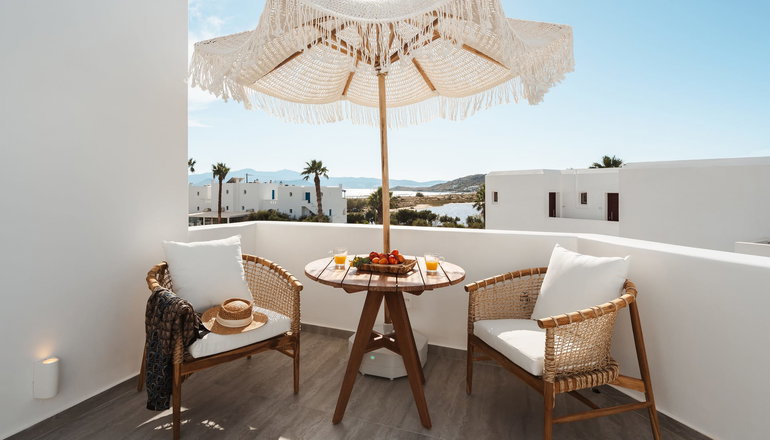 Phaistos Suites - Άγιος Προκόπιος, Νάξος