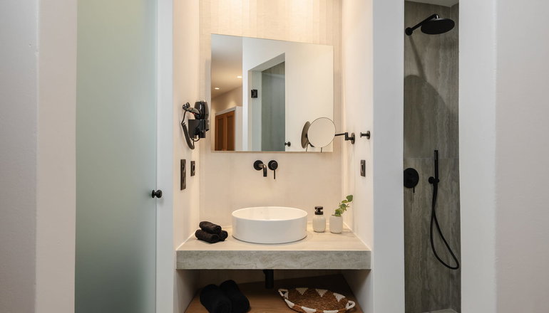Phaistos Suites - Άγιος Προκόπιος, Νάξος