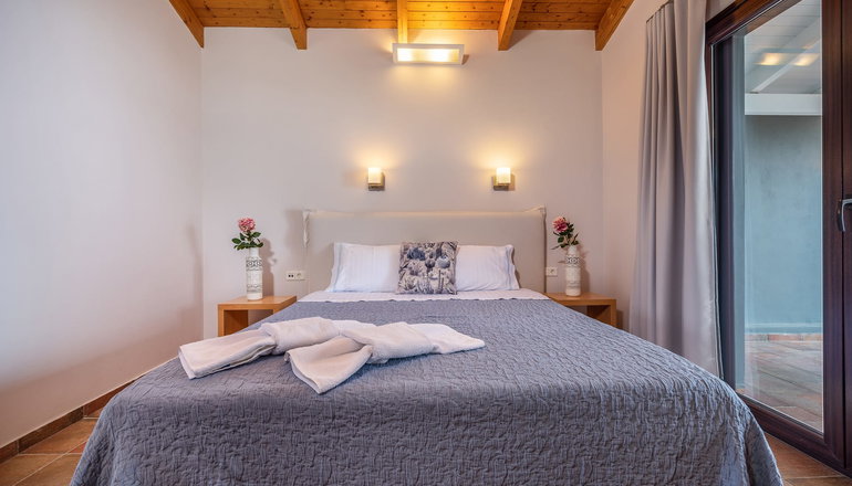 Trizonia Bay Hotel - Τριζόνια, Φωκίδα